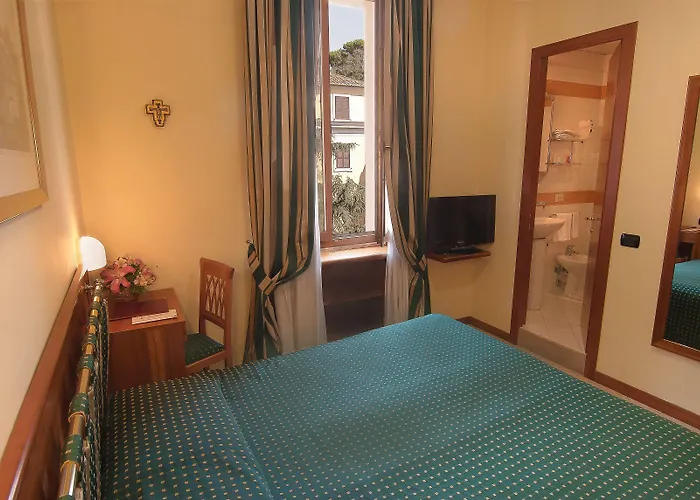 Residenza Paolo Vi Отель Рим