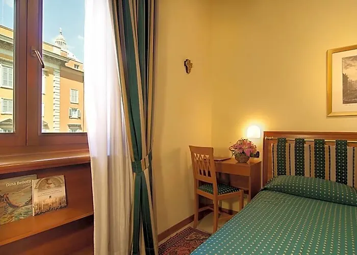Residenza Paolo Vi 4* Рим