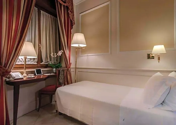 Residenza Paolo Vi Отель