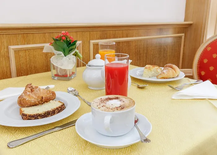 Residenza Paolo Vi Отель Рим